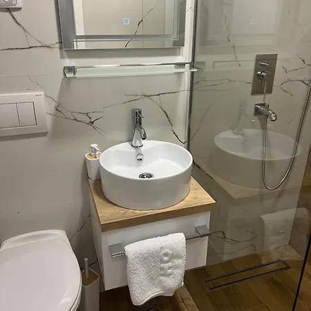 Center Deluxe Garni Hotel Ниш Экстерьер фото
