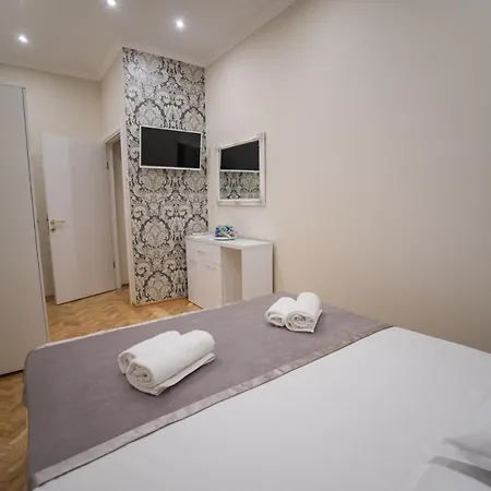 Center Deluxe Garni Hotel Ниш Экстерьер фото
