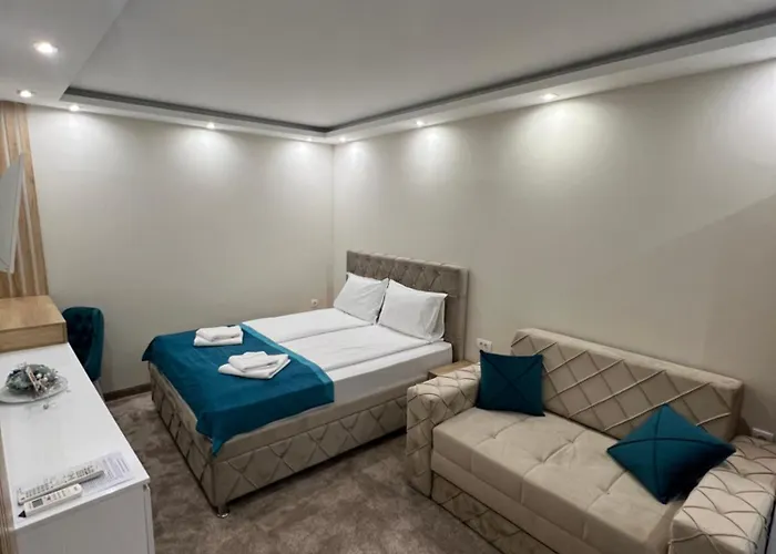 Center Deluxe Garni Hotel