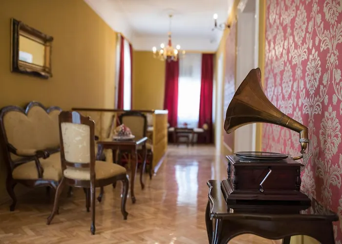 Center Deluxe Garni Hotel
