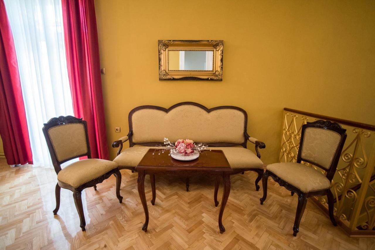 Center Deluxe Garni Отель типа 