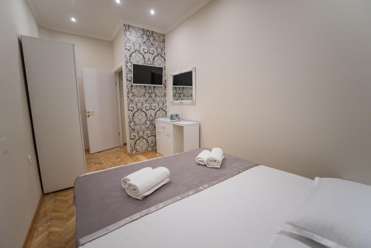 Center Deluxe Garni